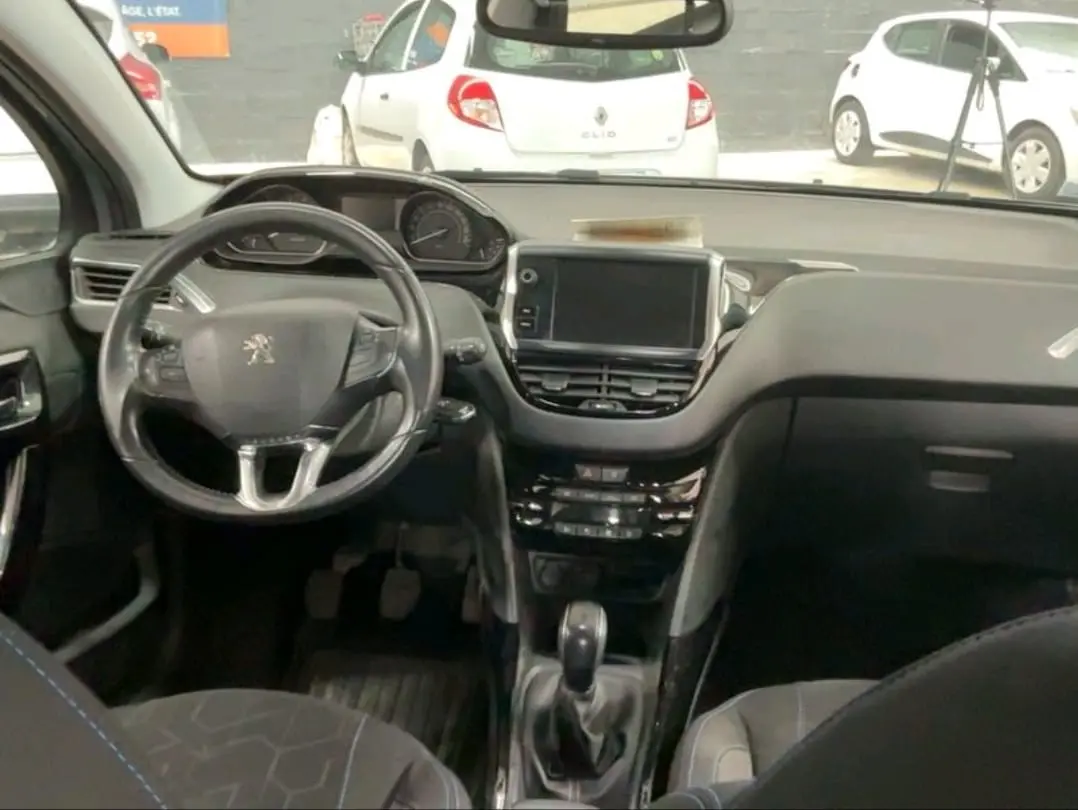 Peugeot 2008 1.2 VTi Allure 3