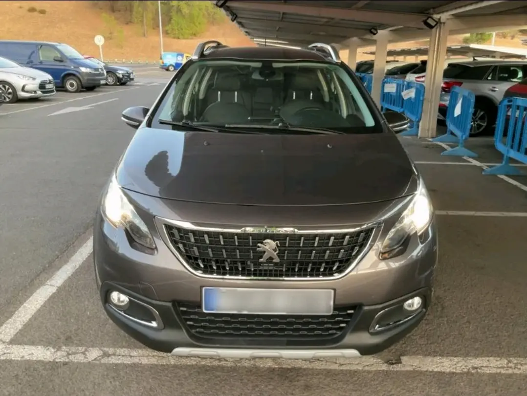 Peugeot 2008 1.2 PureTech Allure 5
