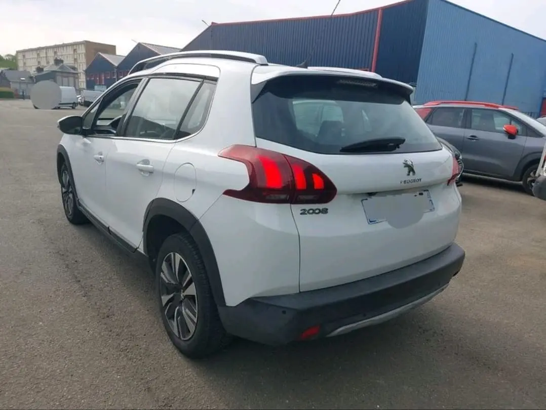 Peugeot 2008 1.2 PureTech Allure 6