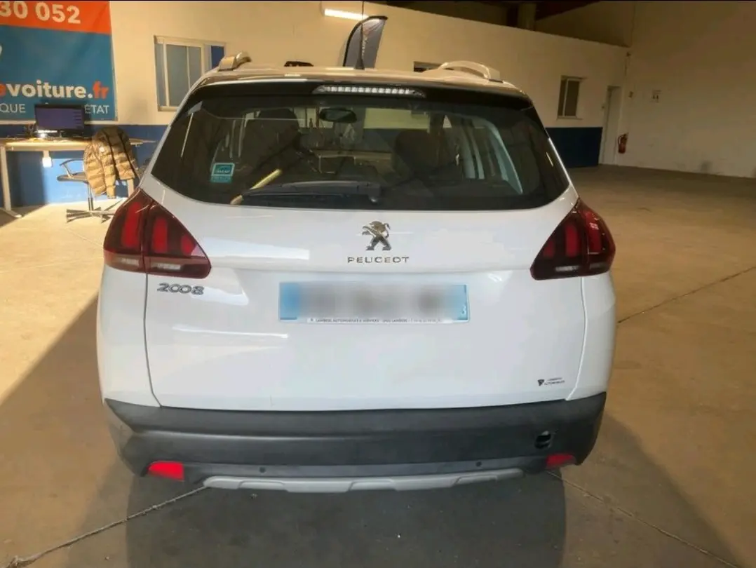 Peugeot 2008 1.2 VTi Allure 5
