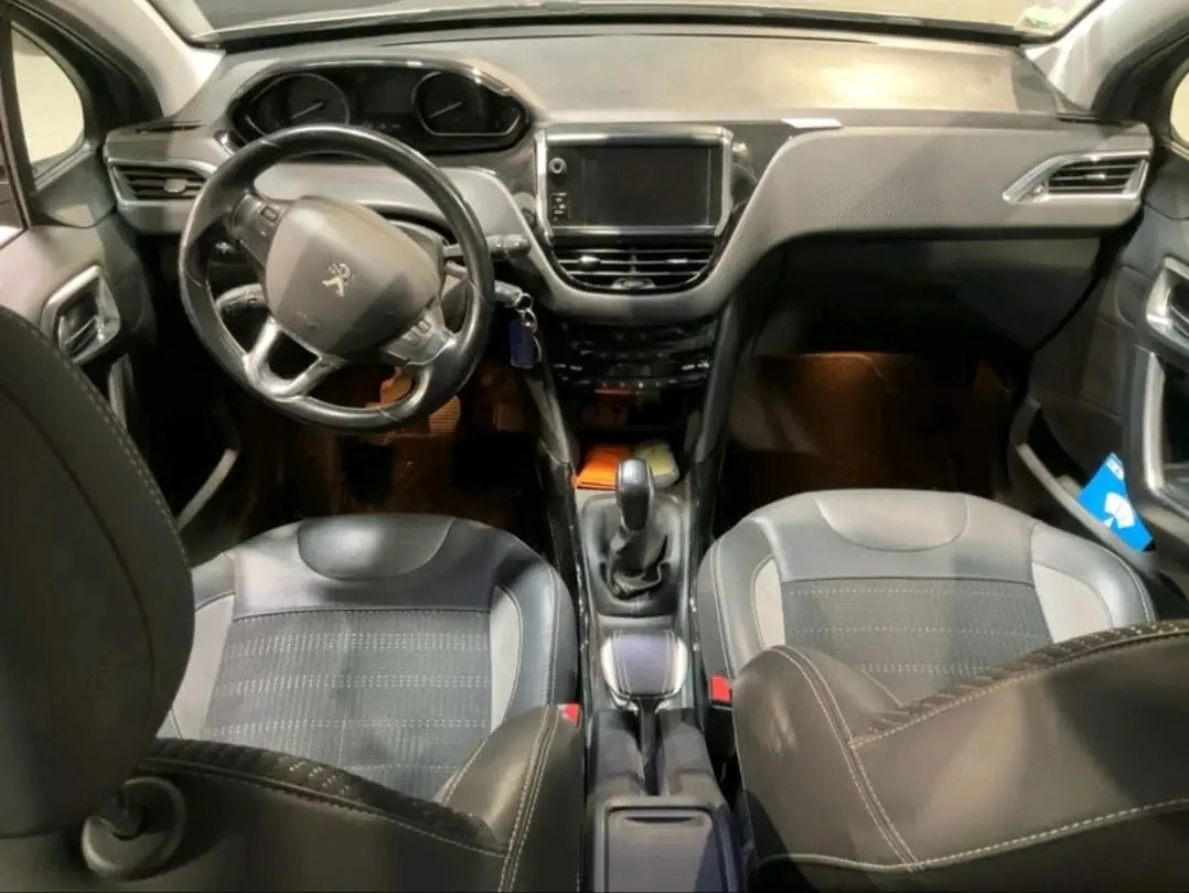 Peugeot 2008 1.2 PureTech Allure 4
