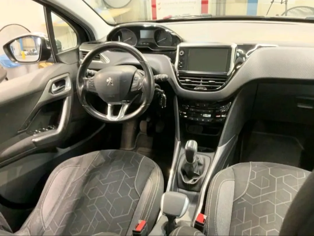 Peugeot 2008 1.2 PureTech Style 4