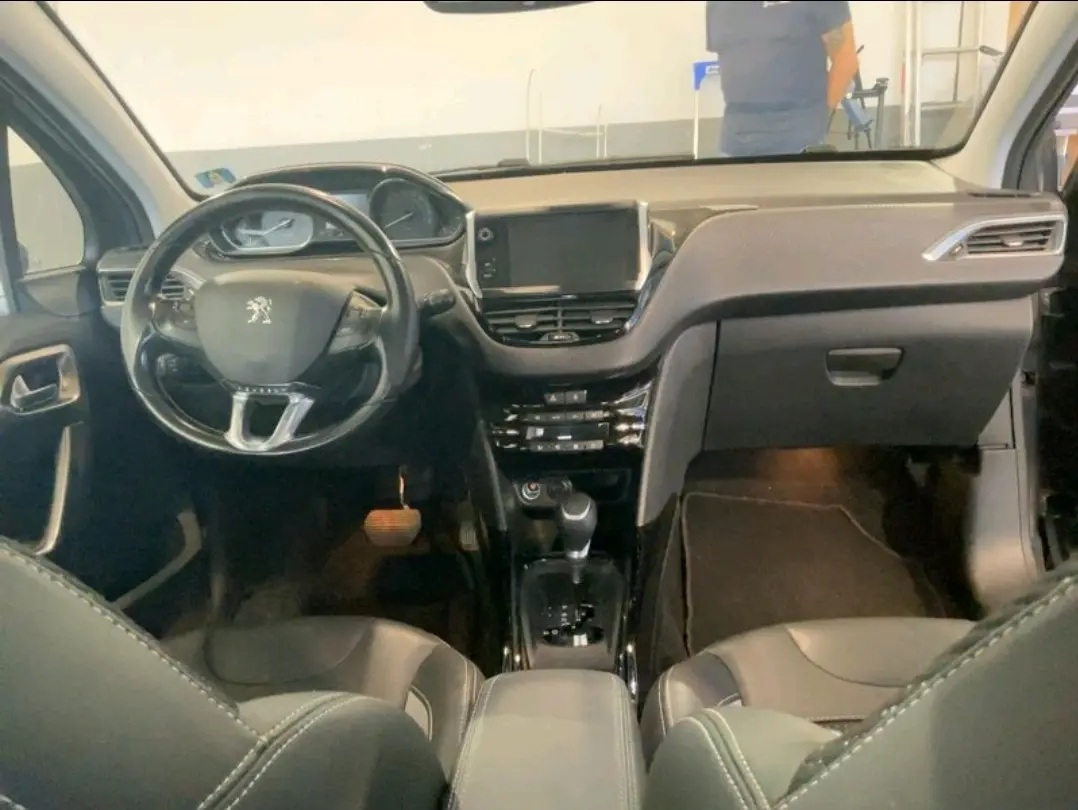 Peugeot 2008 1.2 PureTech Allure EAT6 7
