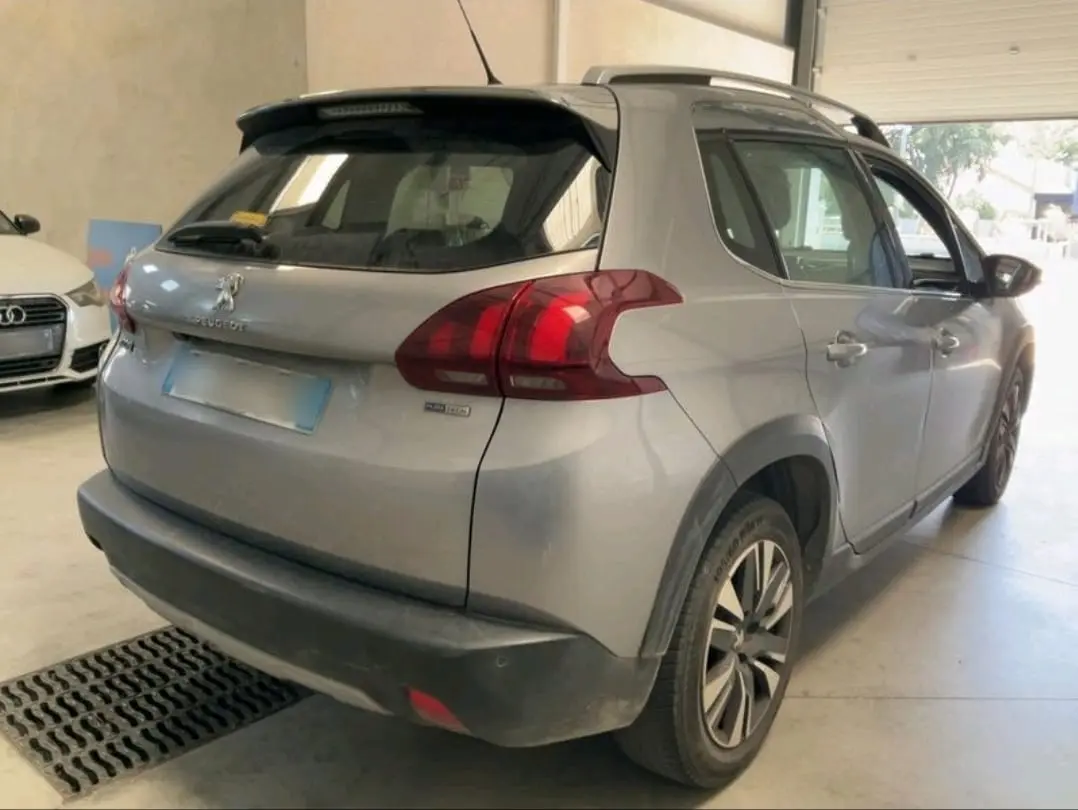 Peugeot 2008 1.2 PureTech Allure 4