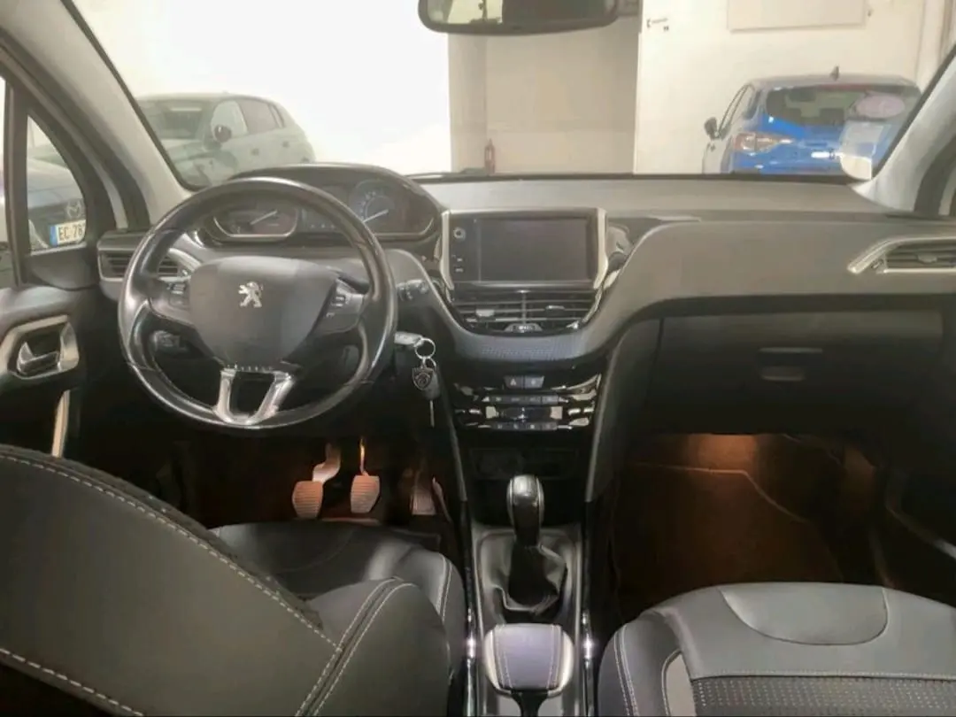 Peugeot 2008 1.2 PureTech Allure 4
