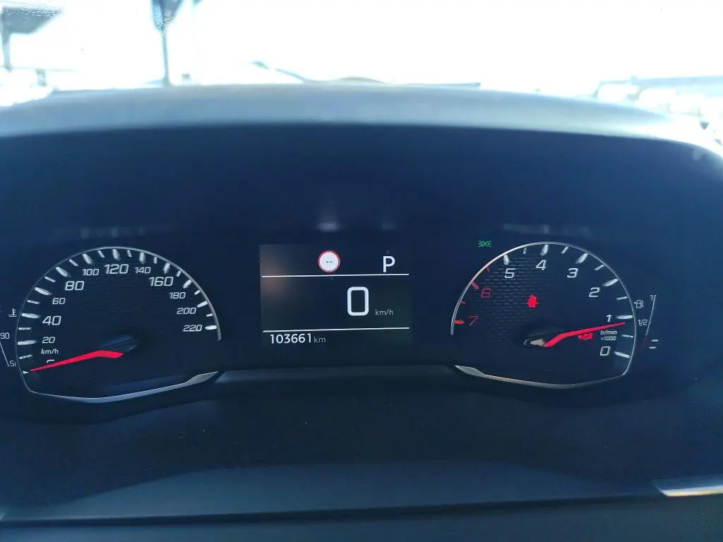 Peugeot 2008 PureTech 130 EAT8 Active Pack 5