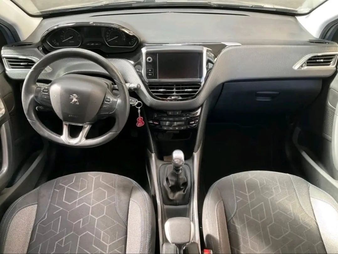 Peugeot 2008 Outro 2