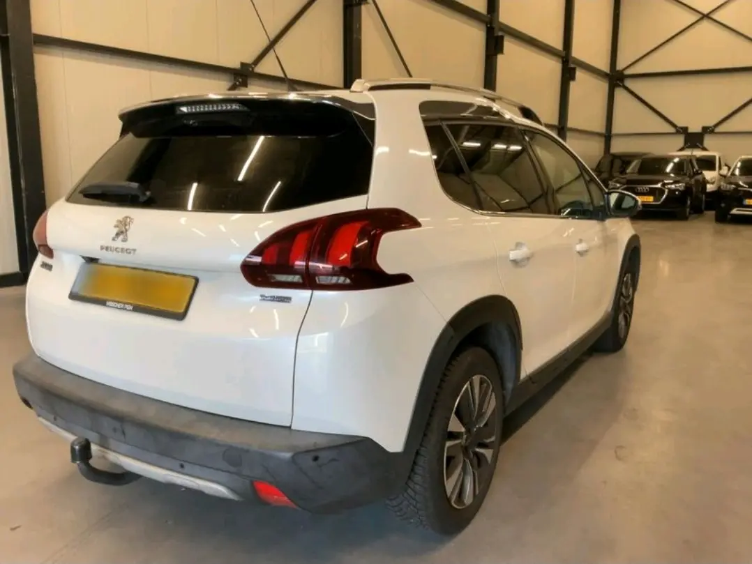 Peugeot 2008 1.2 PureTech Allure EAT6 2
