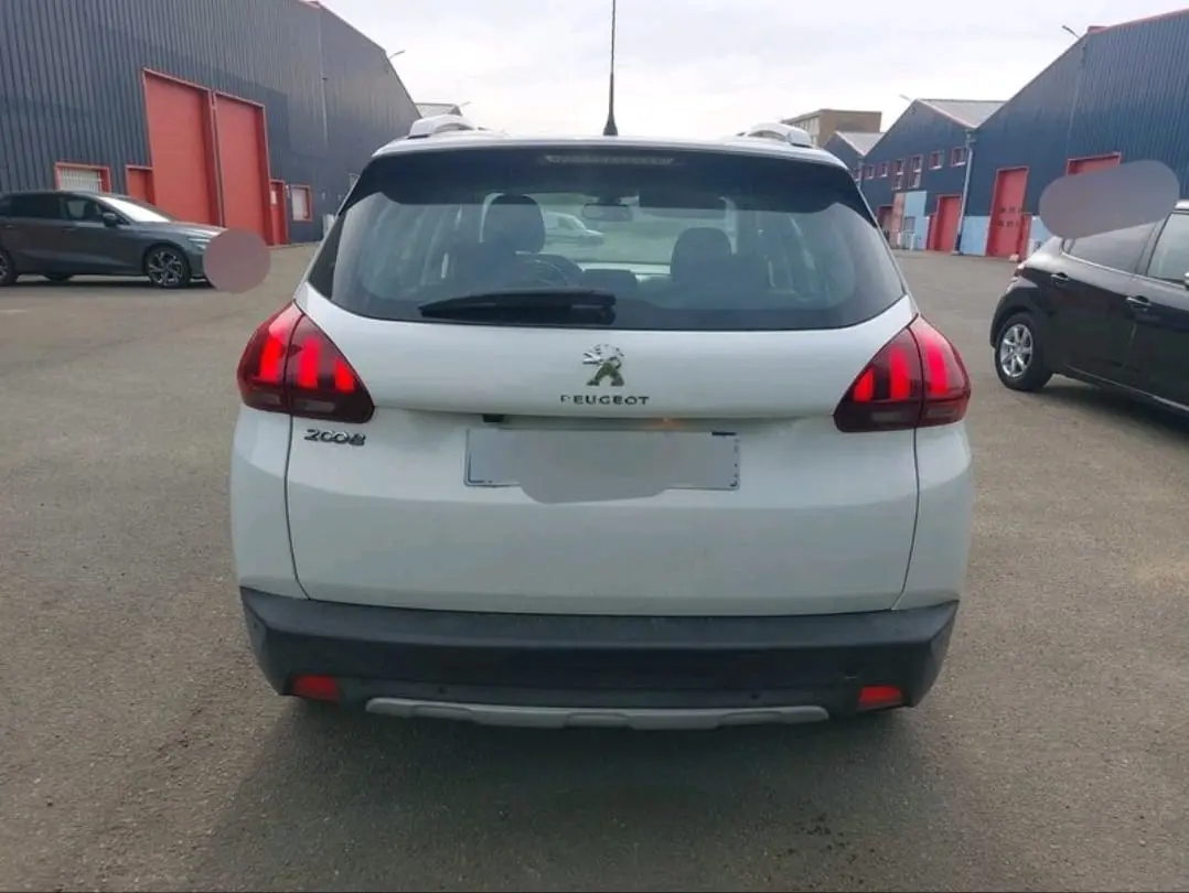 Peugeot 2008 1.2 PureTech Allure 2