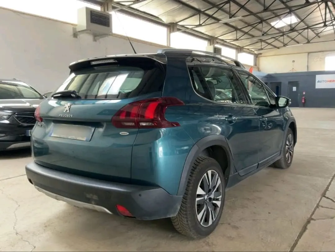 Peugeot 2008 1.2 PureTech Allure EAT6 5