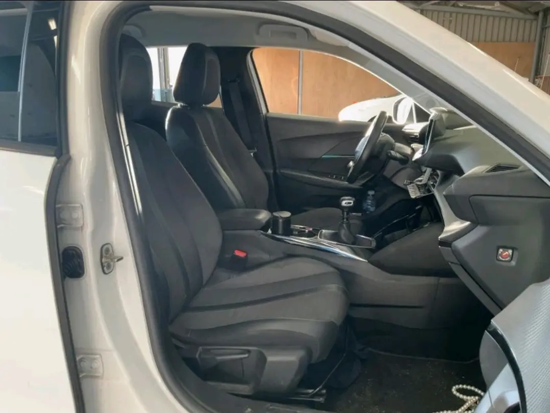 Peugeot 2008 PureTech 100 Allure 7