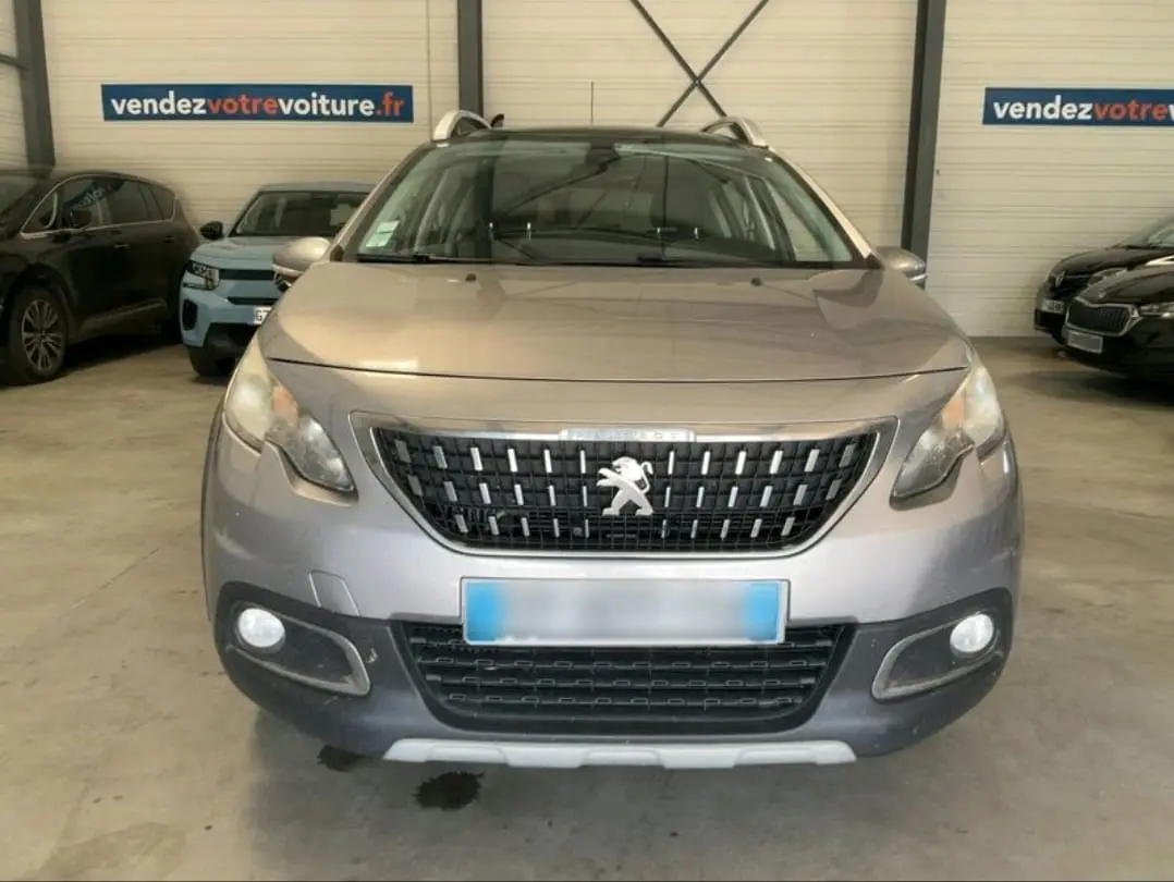 Peugeot 2008 1.2 PureTech Allure 5