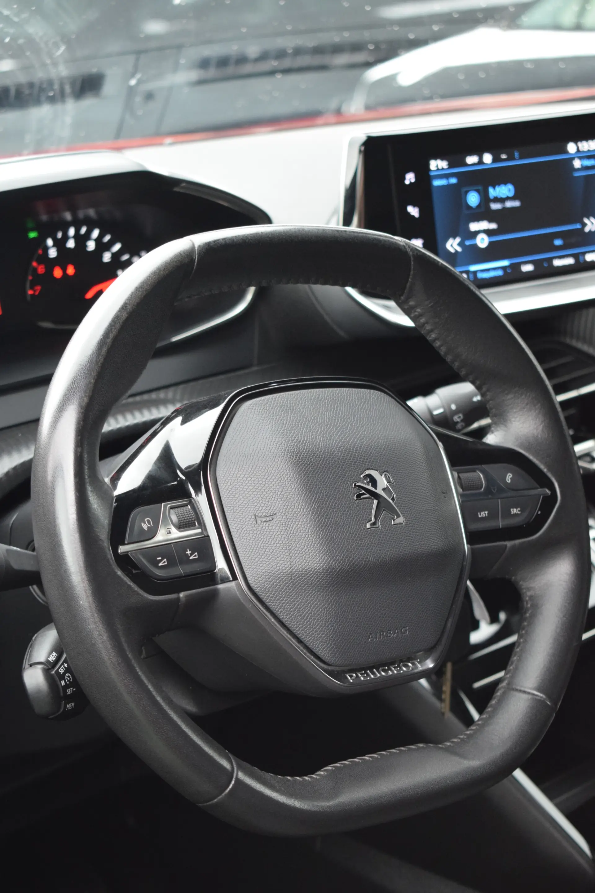 Peugeot 2008 PureTech 100 Allure 4