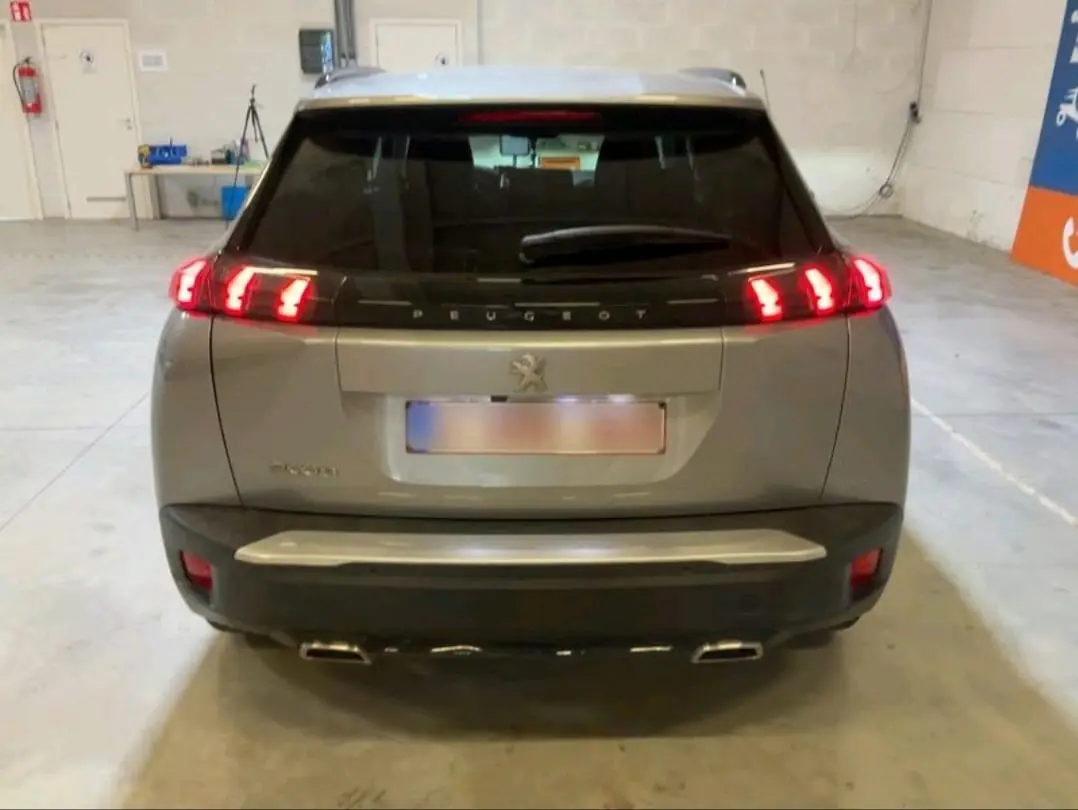 Peugeot 2008 PureTech 130 EAT8 Allure 6