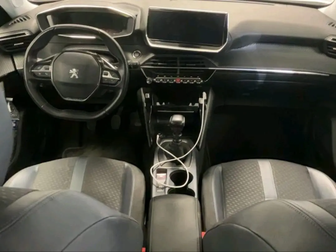 Peugeot 2008 1.2 PureTech Allure 5
