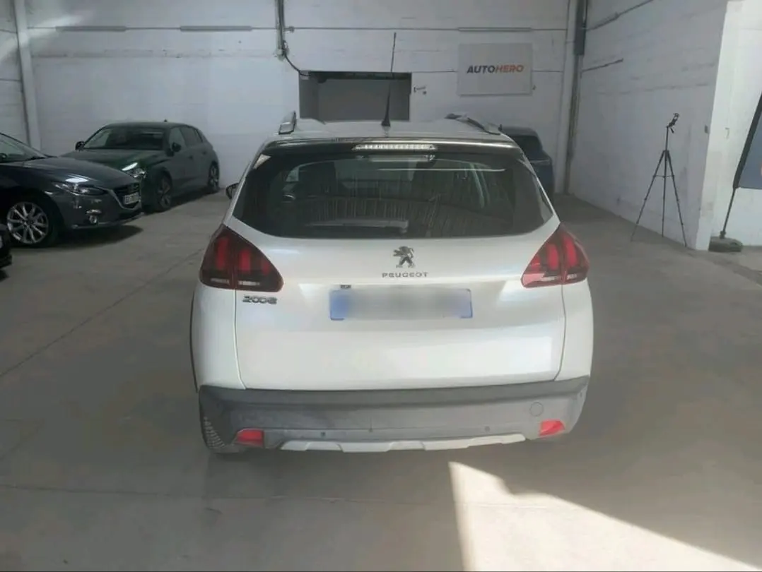 Peugeot 2008 1.2 PureTech Allure 5