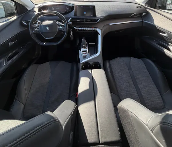 Peugeot 3008 1.5 BLUE-HDI ALLURE 6