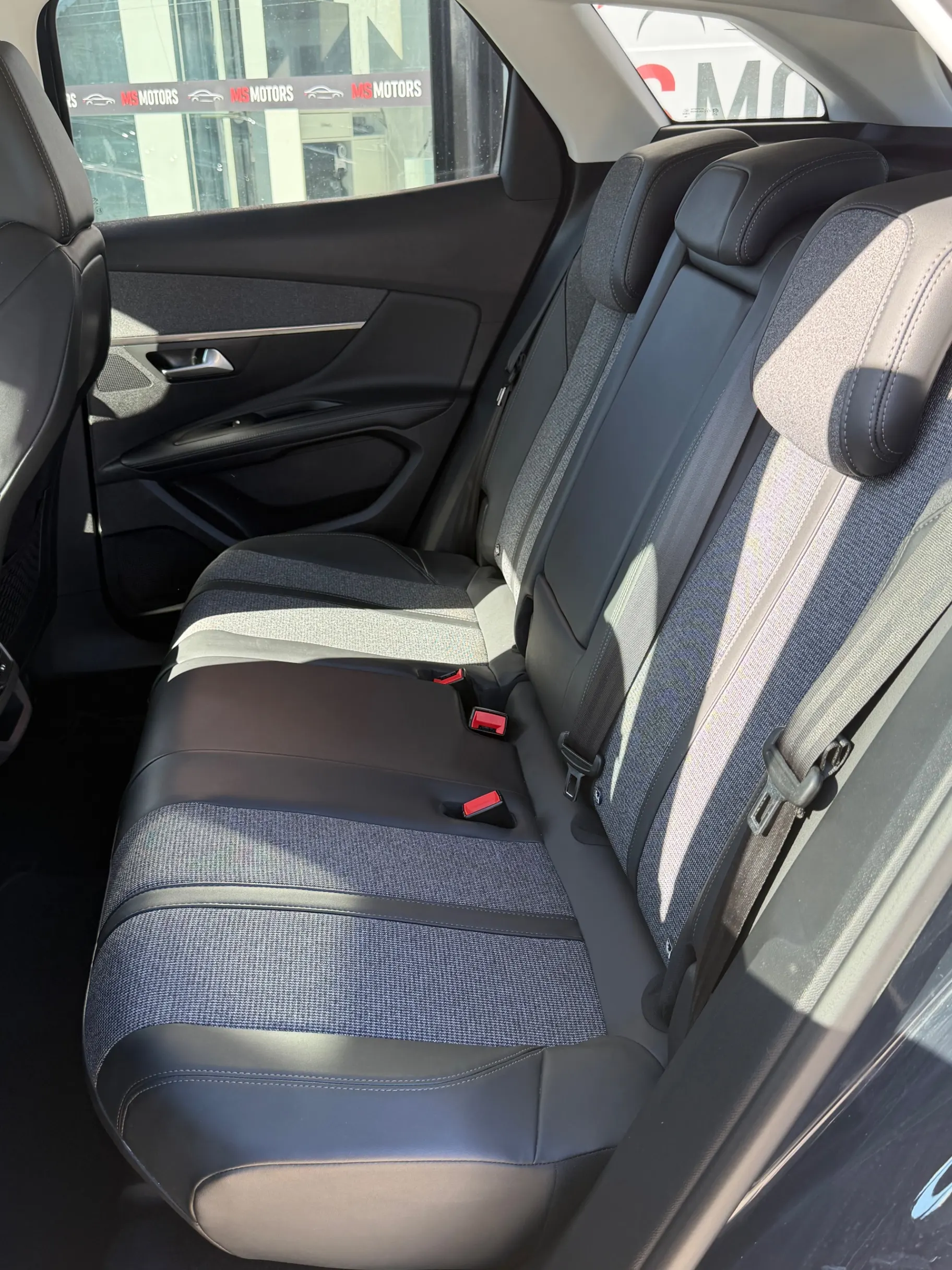 Peugeot 3008 1.5 BLUE-HDI ALLURE 4