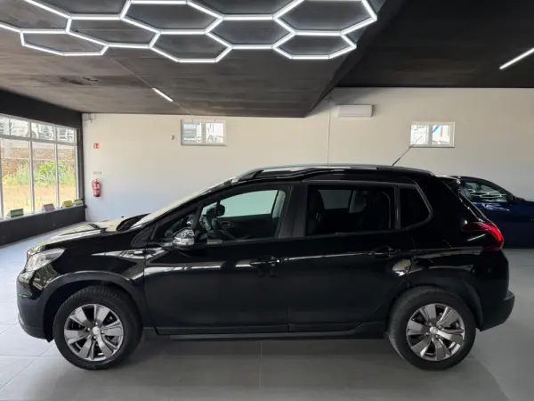 Peugeot 2008 1.6 BlueHDi Style 6