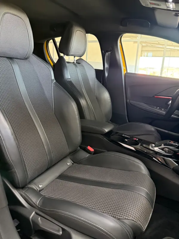 Peugeot 208 1.2 PureTech GT Line EAT8 10