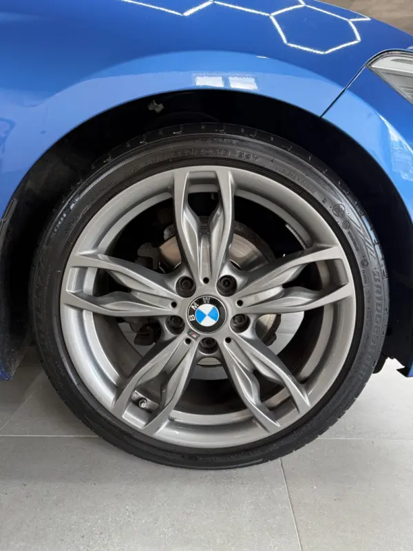 BMW 118 d Pack M 13