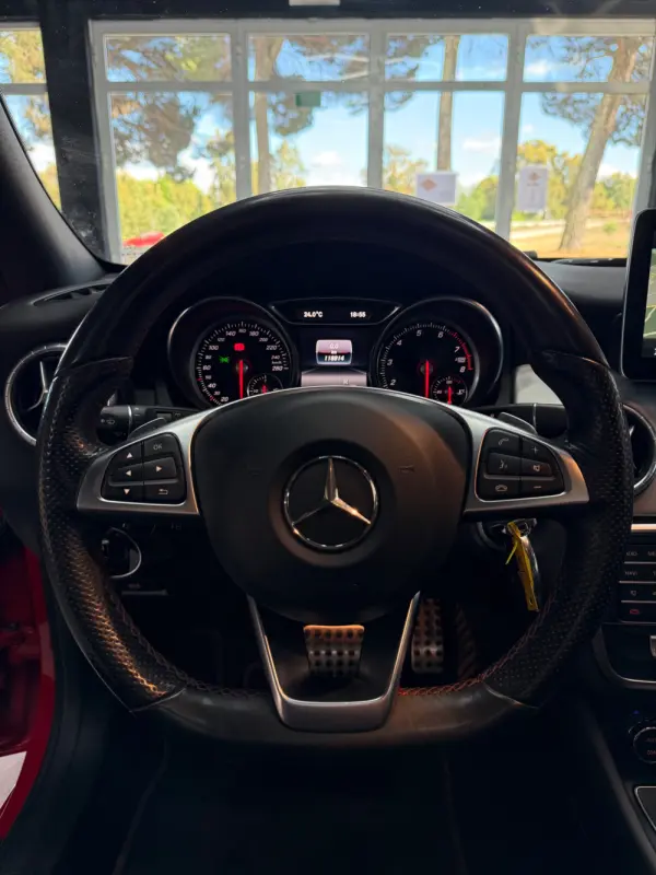 Mercedes-Benz CLA 180 7G-DCT AMG Line 10