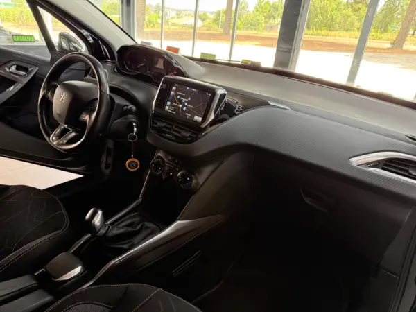 Peugeot 2008 1.6 BlueHDi Style 9