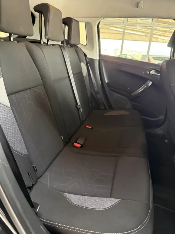 Peugeot 2008 1.6 BlueHDi Style 11
