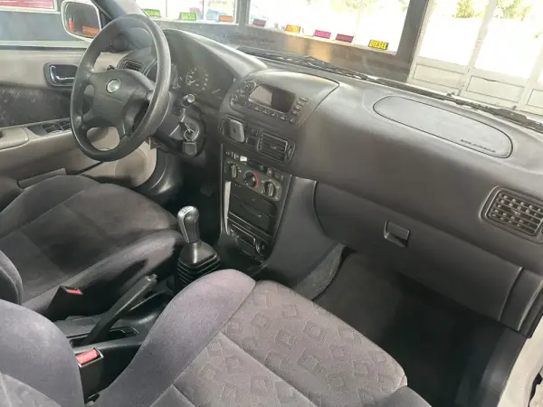 Toyota Corolla 1.4 VVT-i 9