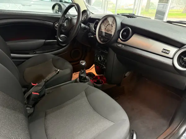 MINI 3 Portas One Brick Lane 9