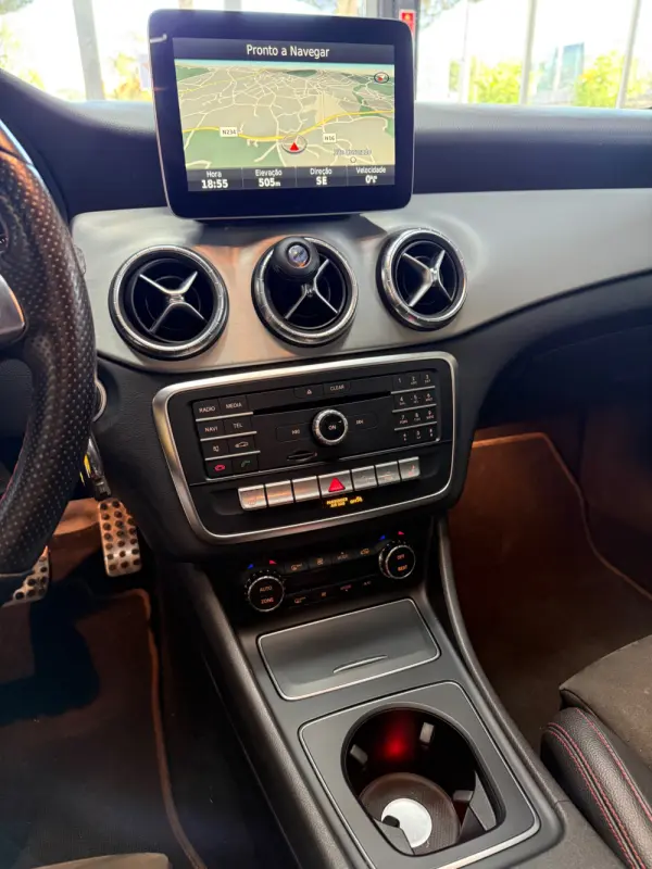 Mercedes-Benz CLA 180 7G-DCT AMG Line 11