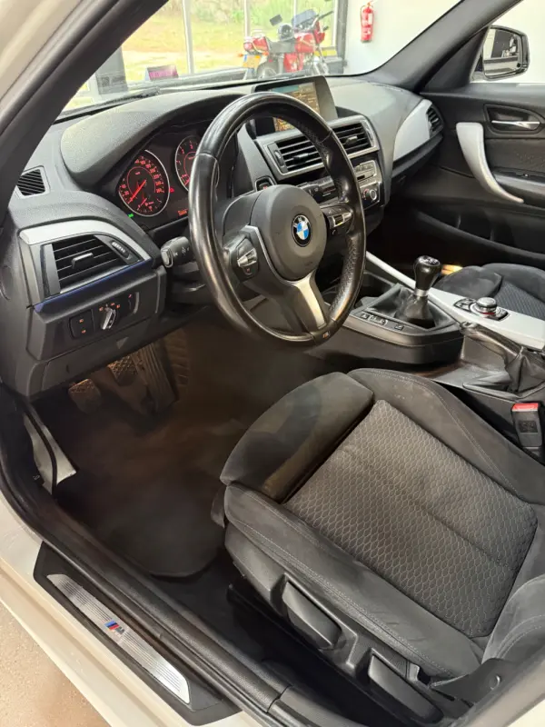 BMW 116 d Pack M 11