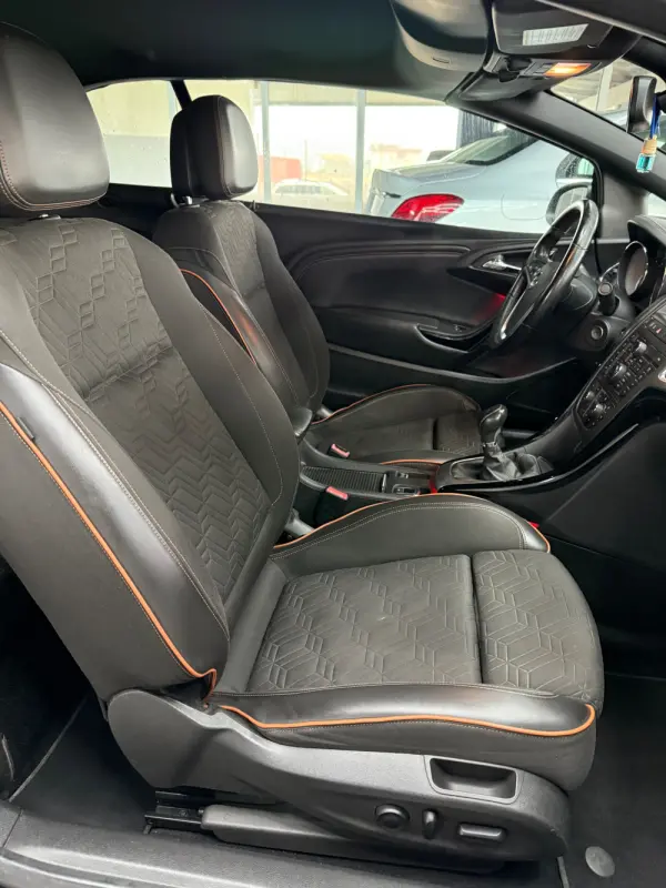 Opel Cascada 1.6 T S/S 8