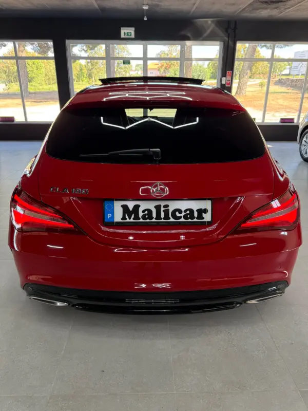 Mercedes-Benz CLA 180 7G-DCT AMG Line 4