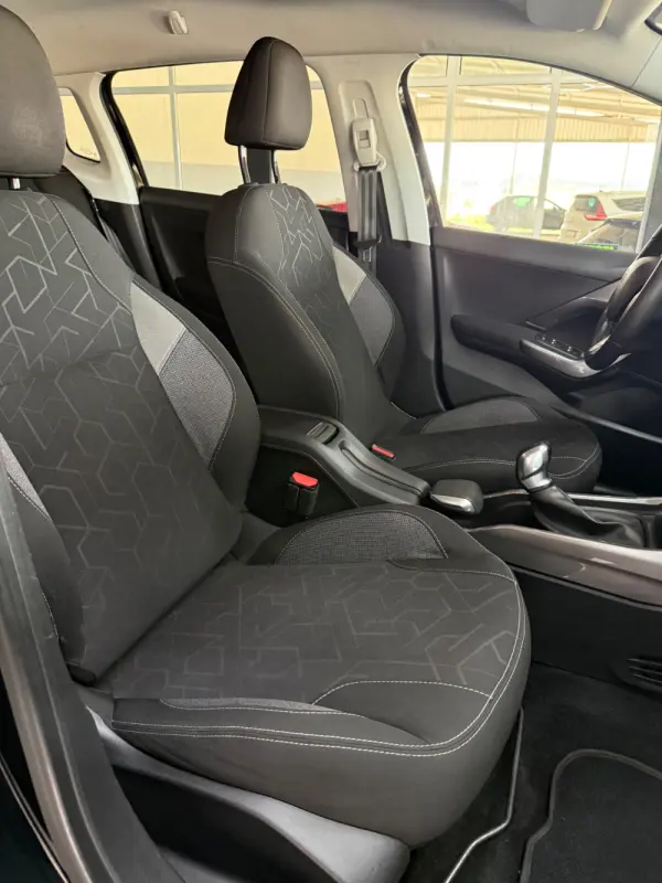 Peugeot 2008 1.6 BlueHDi Style 10