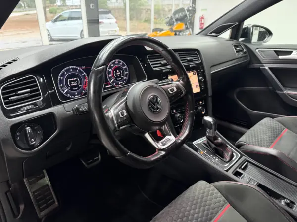 Volkswagen Golf 2.0 TSI GTI DSG Performance 10
