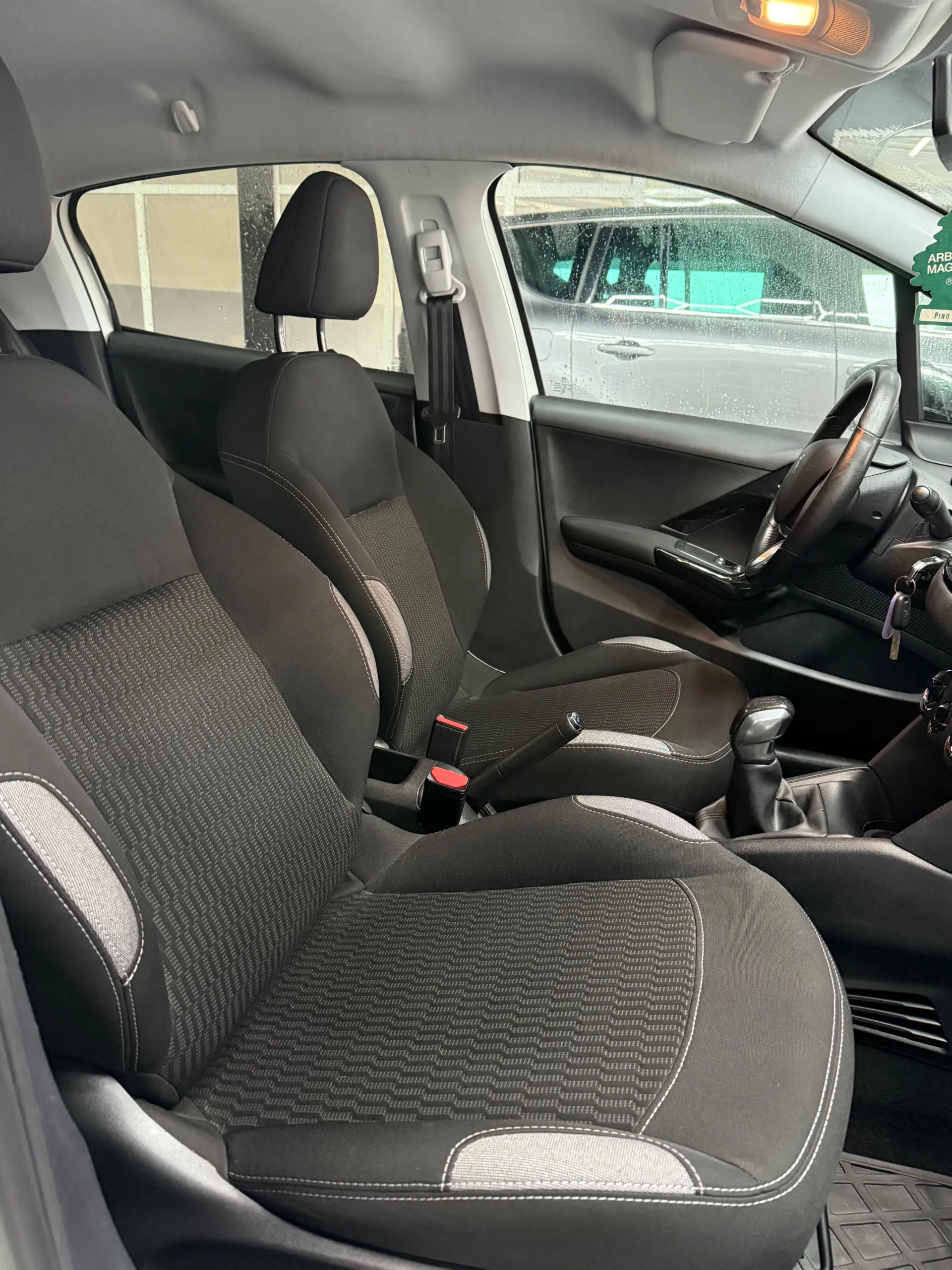 Peugeot 208 1.2 PureTech Style 7