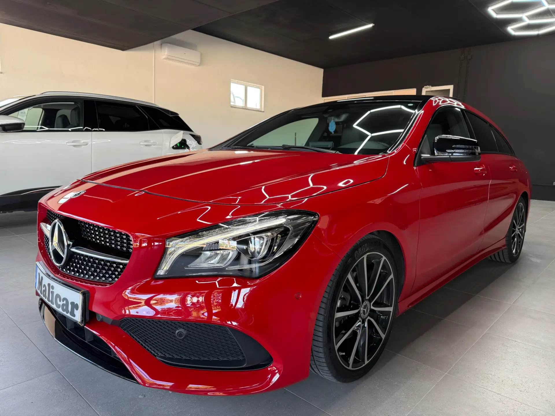 Mercedes-Benz CLA 180 7G-DCT AMG Line 3