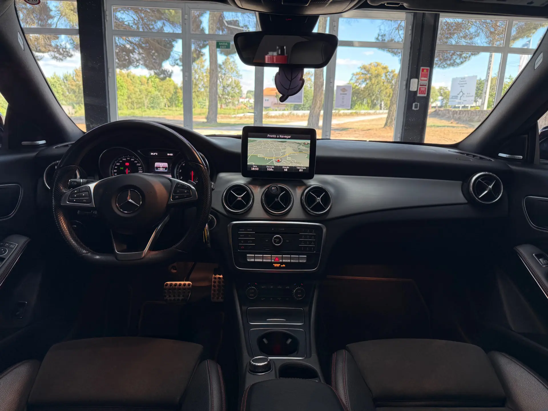 Mercedes-Benz CLA 180 7G-DCT AMG Line 15
