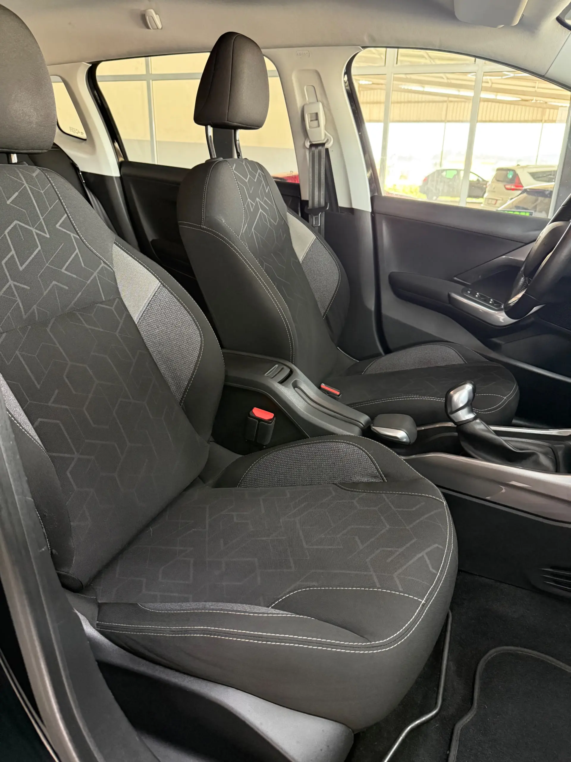 Peugeot 2008 1.6 BlueHDi Style 10