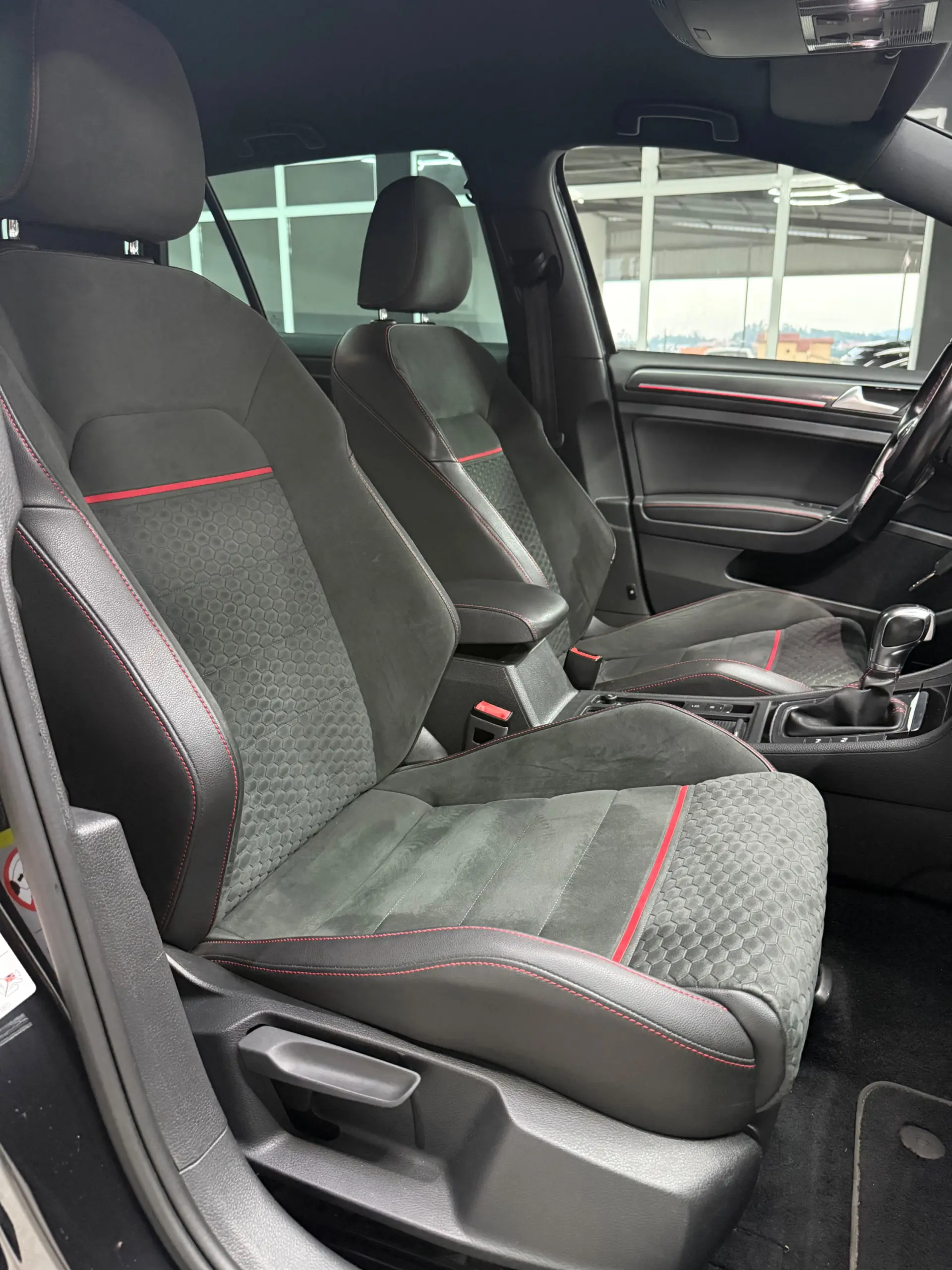 Volkswagen Golf 2.0 TSI GTI DSG Performance 12