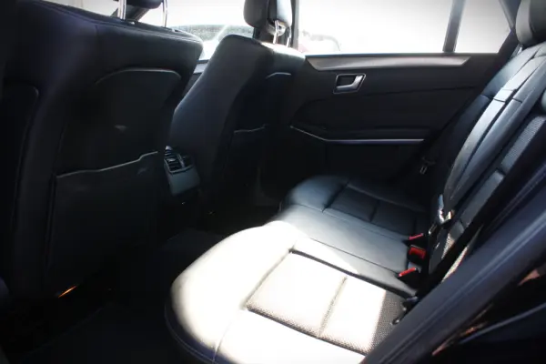 Mercedes-Benz E 200 CDi Elegance BE Auto.139g 8