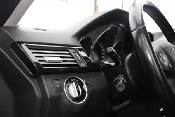 Mercedes-Benz E 200 16