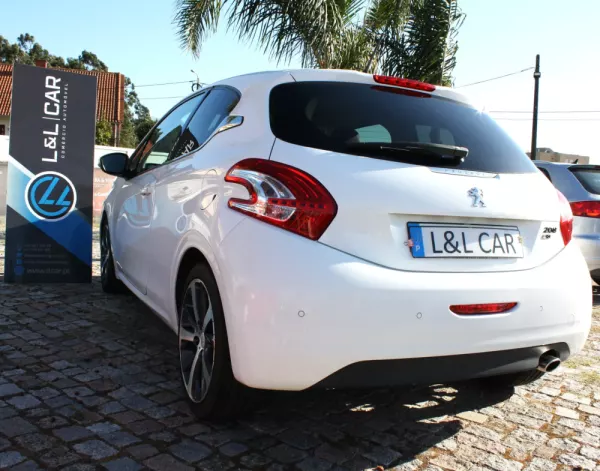 Peugeot 208 10