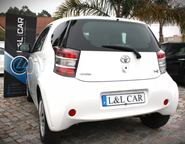 Toyota iQ 2