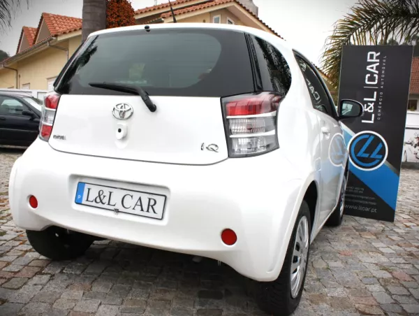 Toyota iQ 4