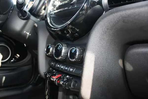MINI 3 Portas Cooper S 17