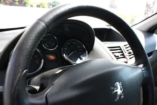 Peugeot 207 1.4 16V Trendy 14