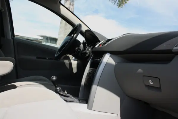 Peugeot 207 1.4 16V Trendy 18