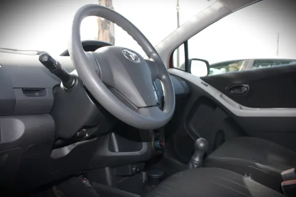 Toyota Yaris 1.0 VVT-i Comfort+AC 7